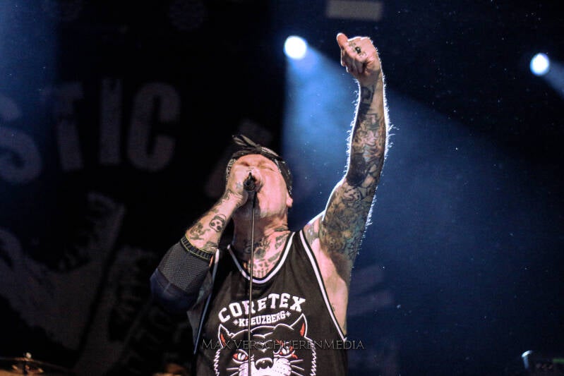 agnostic-front-5-van-32-standard-ya7ng9.jpg