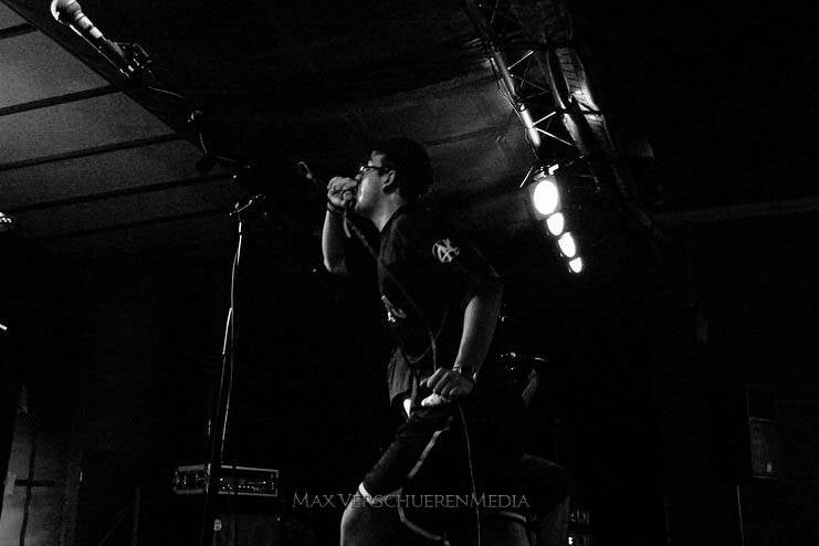 headlock-1-van-18-standard.jpg