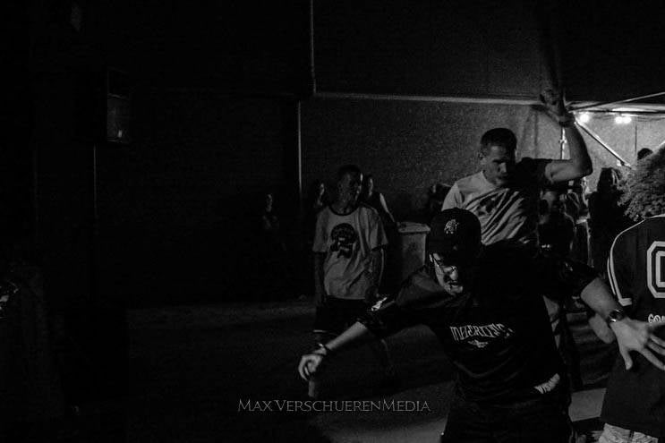 headlock-11-van-18-standard.jpg
