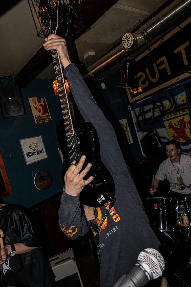 headlock-14-van-48-standard.jpg