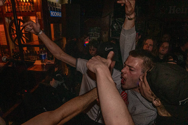 headlock-20-van-48-standard.jpg
