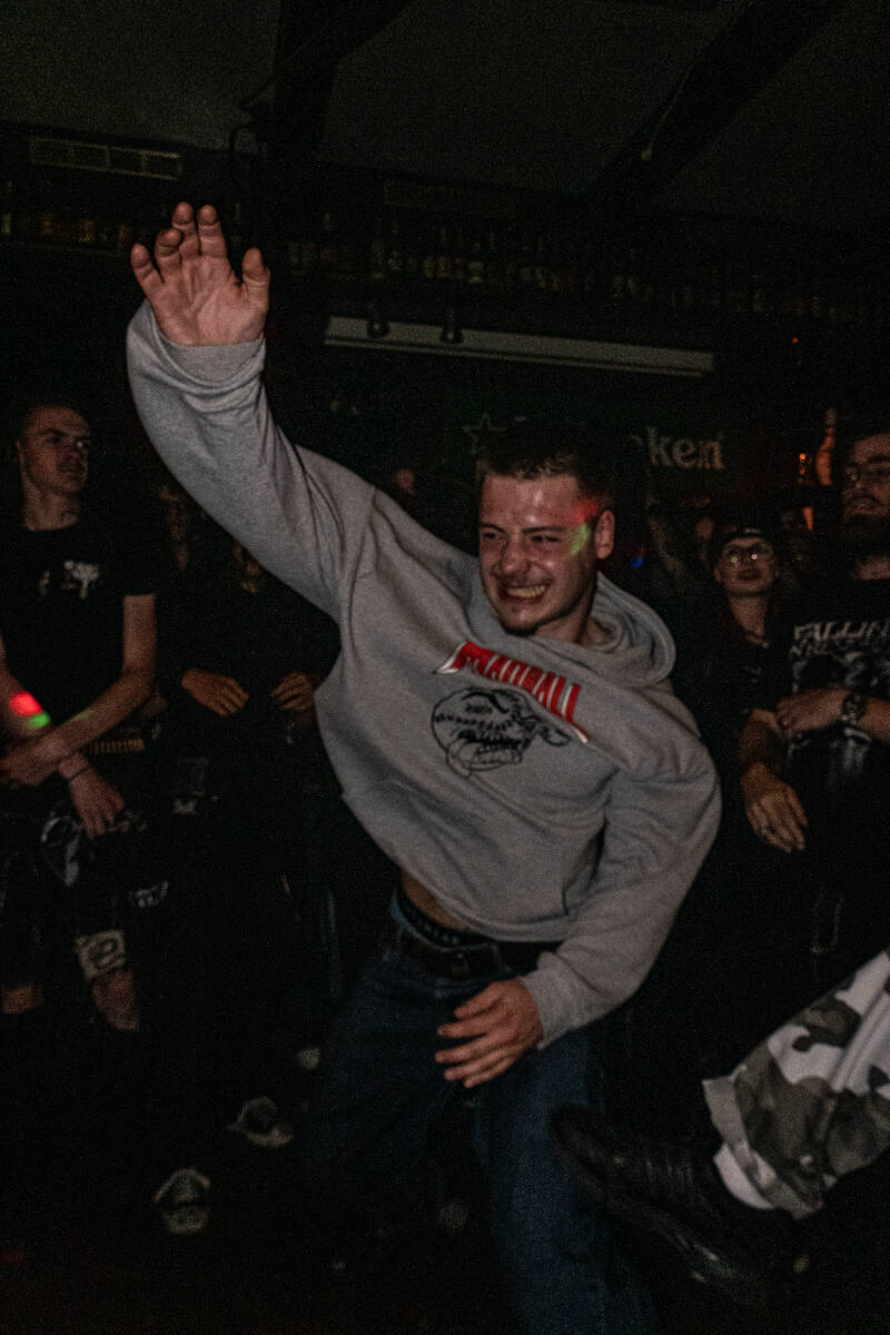 headlock-27-van-48-standard.jpg
