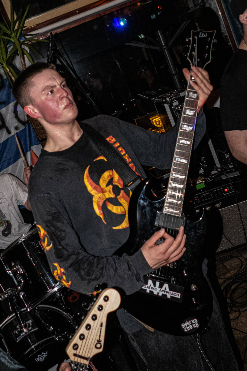 headlock-33-van-48-standard.jpg