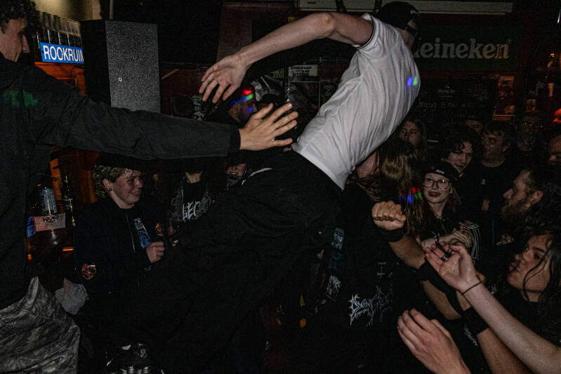 headlock-37-van-48-standard.jpg