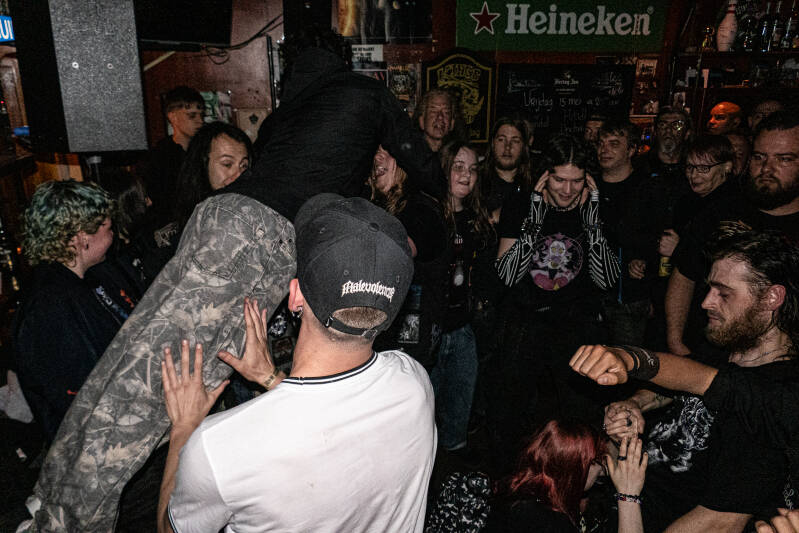 headlock-38-van-48-standard.jpg