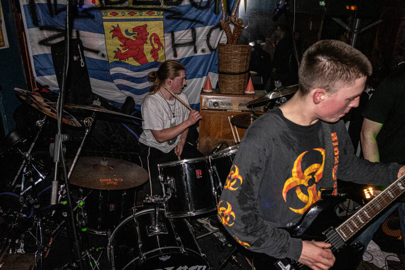 headlock-39-van-48-standard.jpg