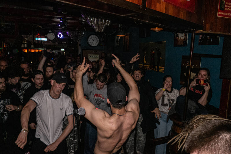 headlock-44-van-48-standard-8p7wm9.jpg