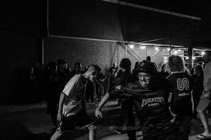 headlock-5-van-18-standard.jpg
