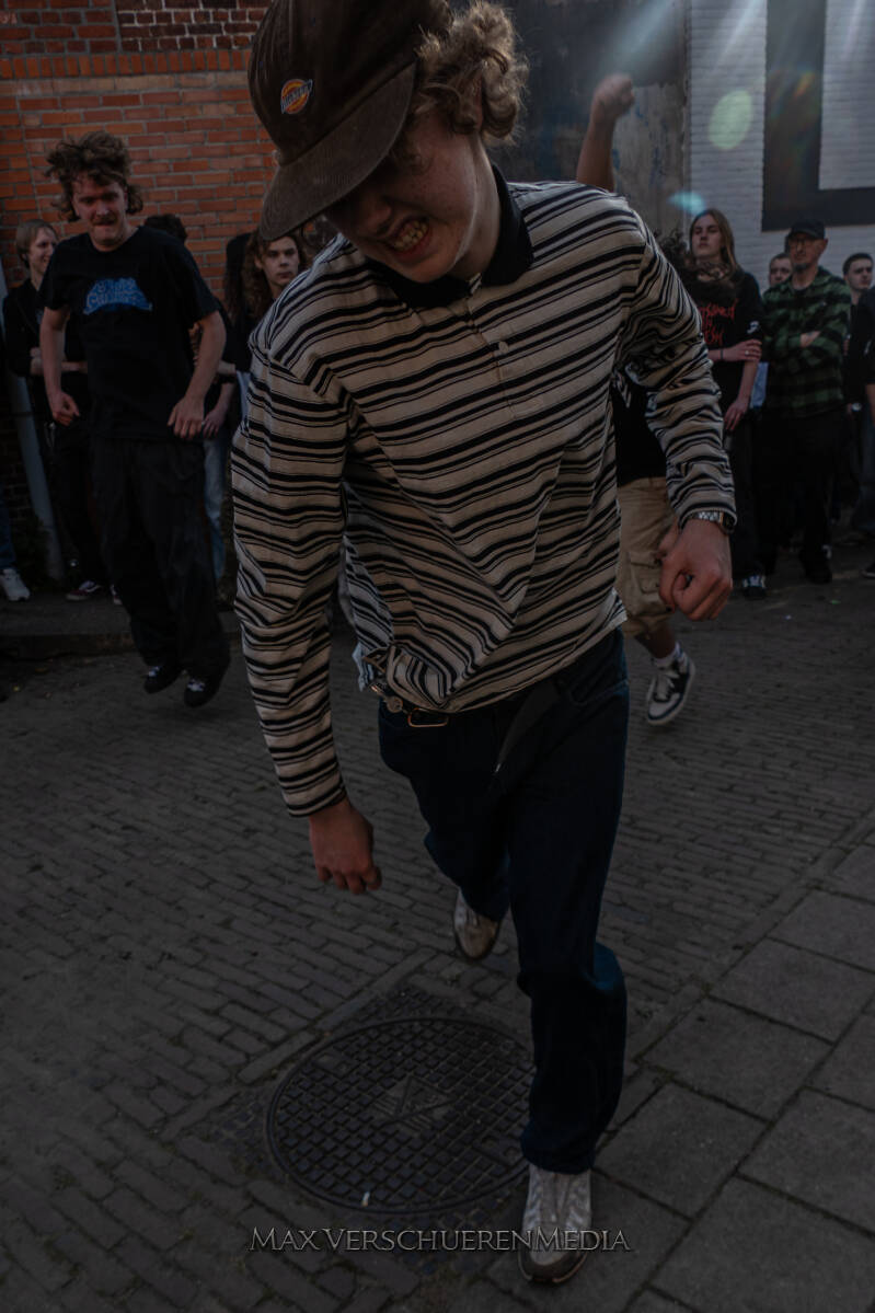 headlock-61-standard.jpg