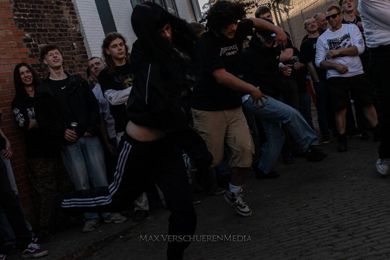 headlock-79-standard.jpg