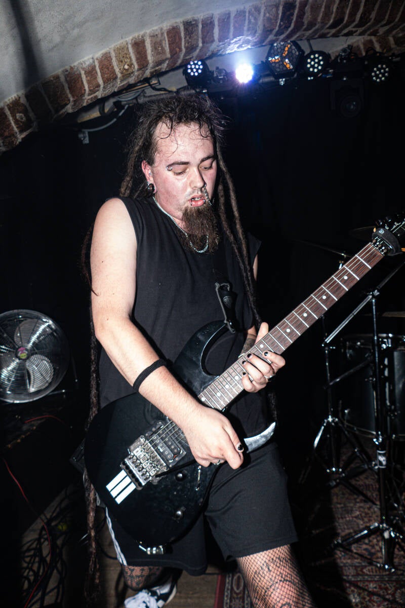 p1052112-standard-kw9lhq.jpg