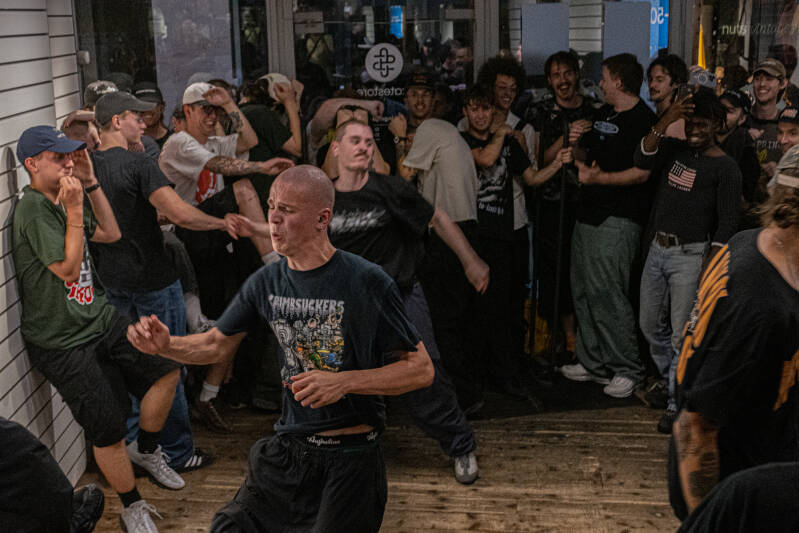 p1268987-standard-jsfy8o.jpg