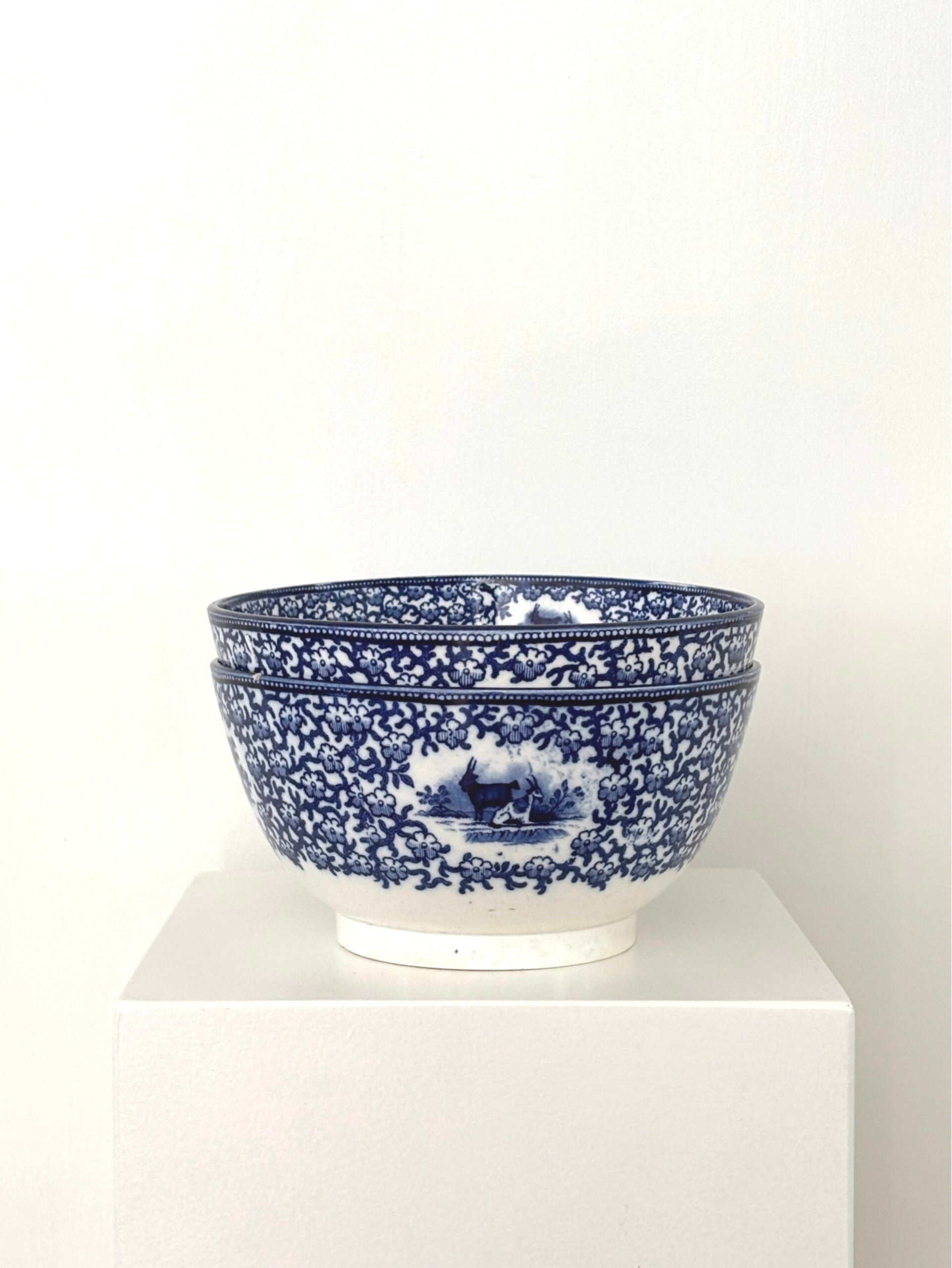 Set van 2 antieke kommen ‘Rural M & C Co’ - Set of 2 antique bowls ‘Rural M & C Co’