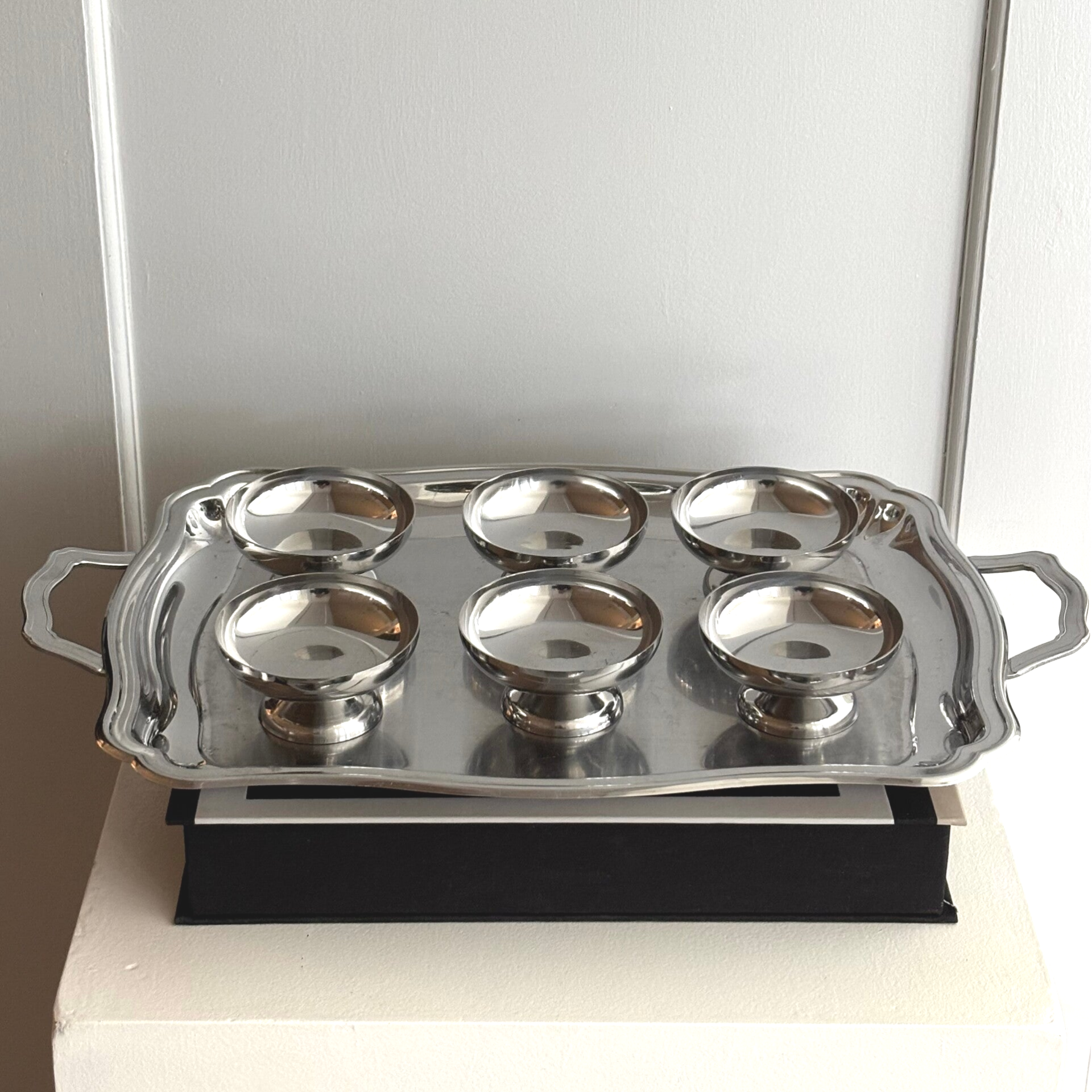 Set van 6 dessertcoupes & dienblad - Set of 6 dessert coupes & tray