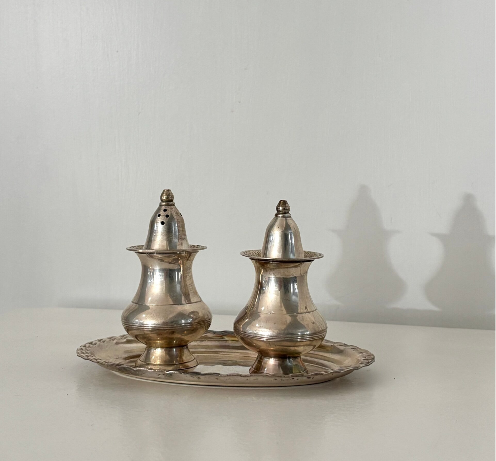 Verzilverd peper- en zoutstelletje - Silver-plated salt and pepper set