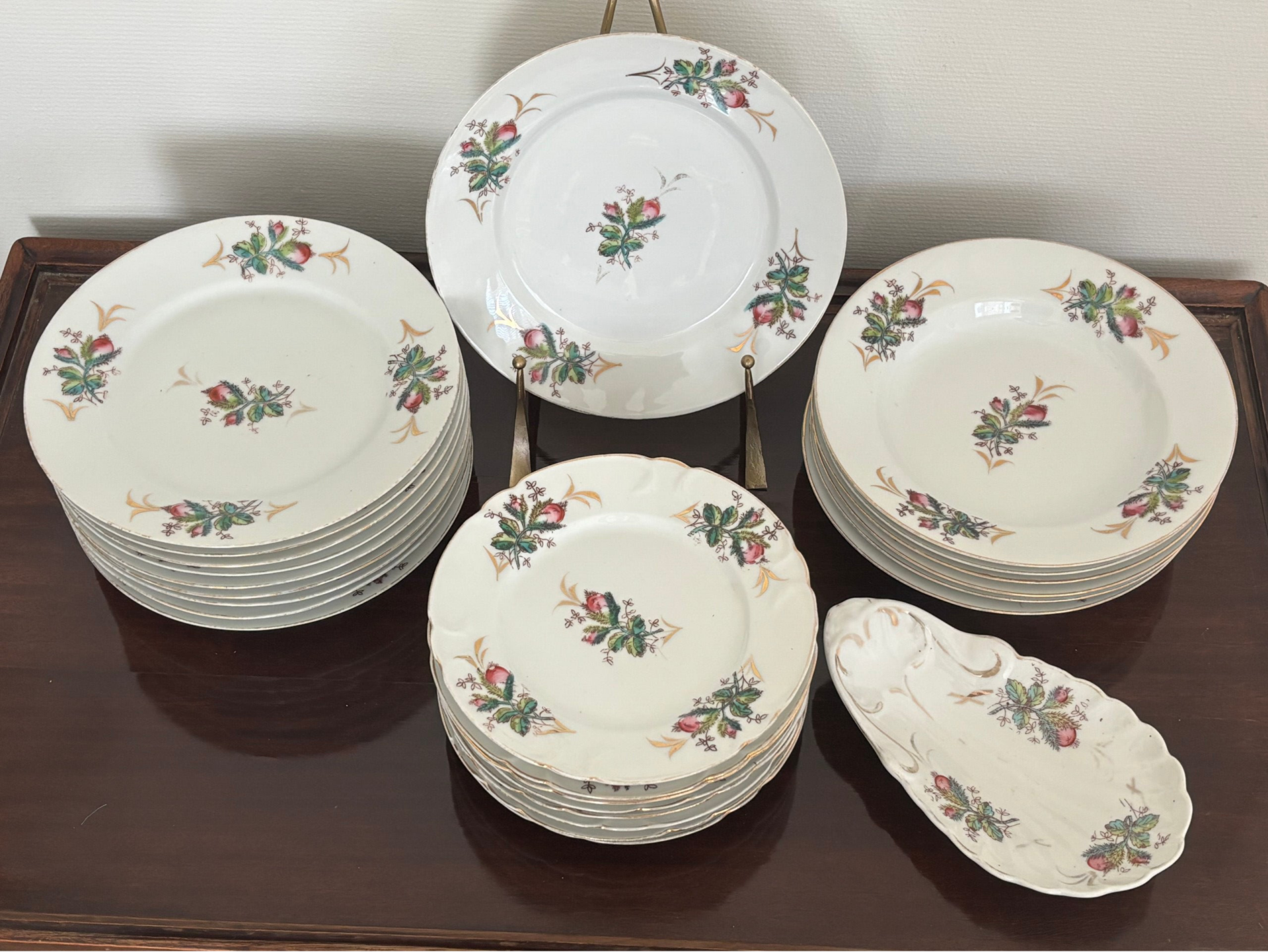 22-Delig porseleinen serviesset ‘Classic Rose’ Rosenthal (Bavaria)  - 22-Piece porcelain tableware set ‘Classic Rose’ Rosenthal (Bavaria)