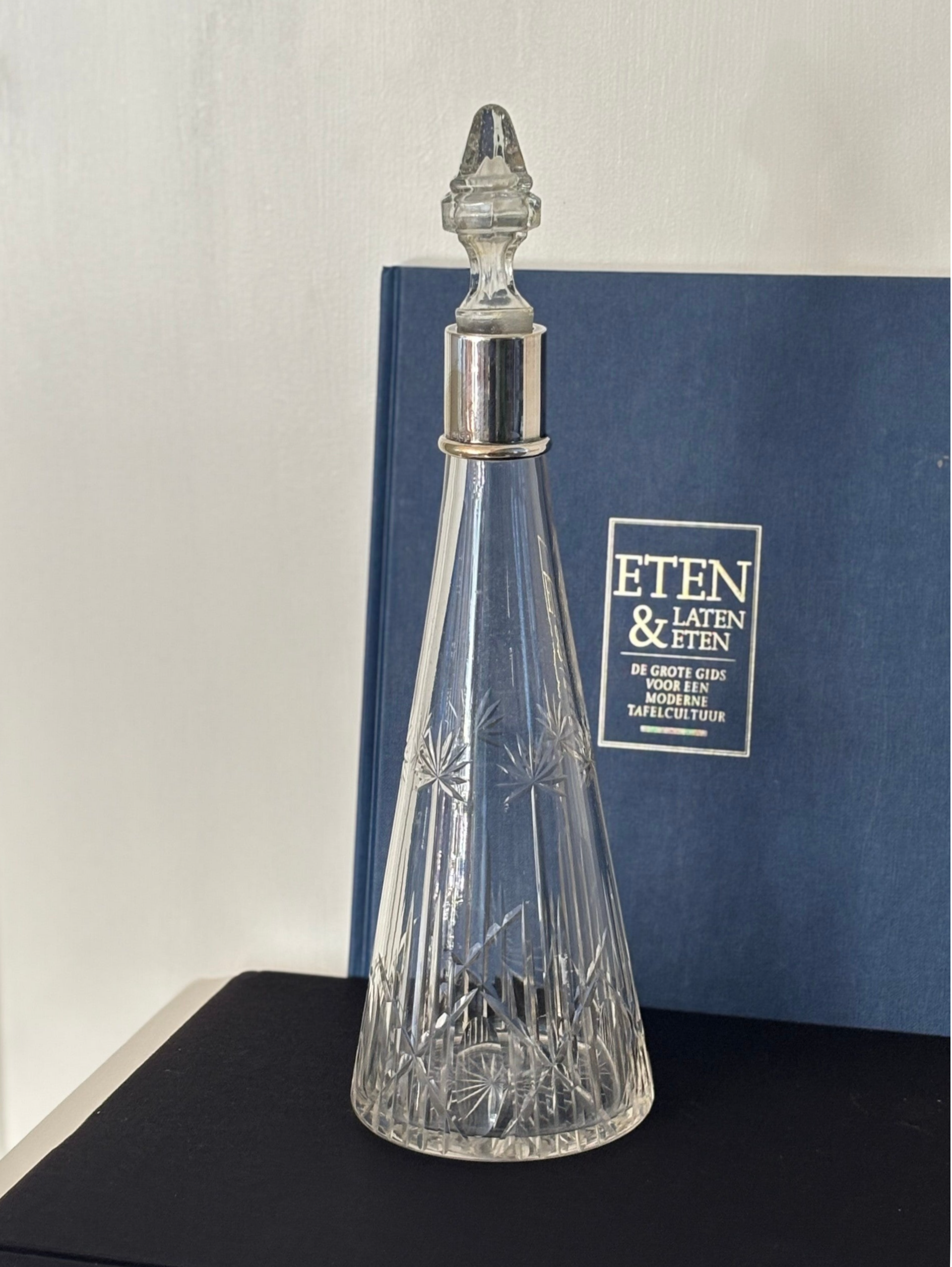 Kristallen karaf met verzilverde hals - Crystal carafe with a silver-plated neck