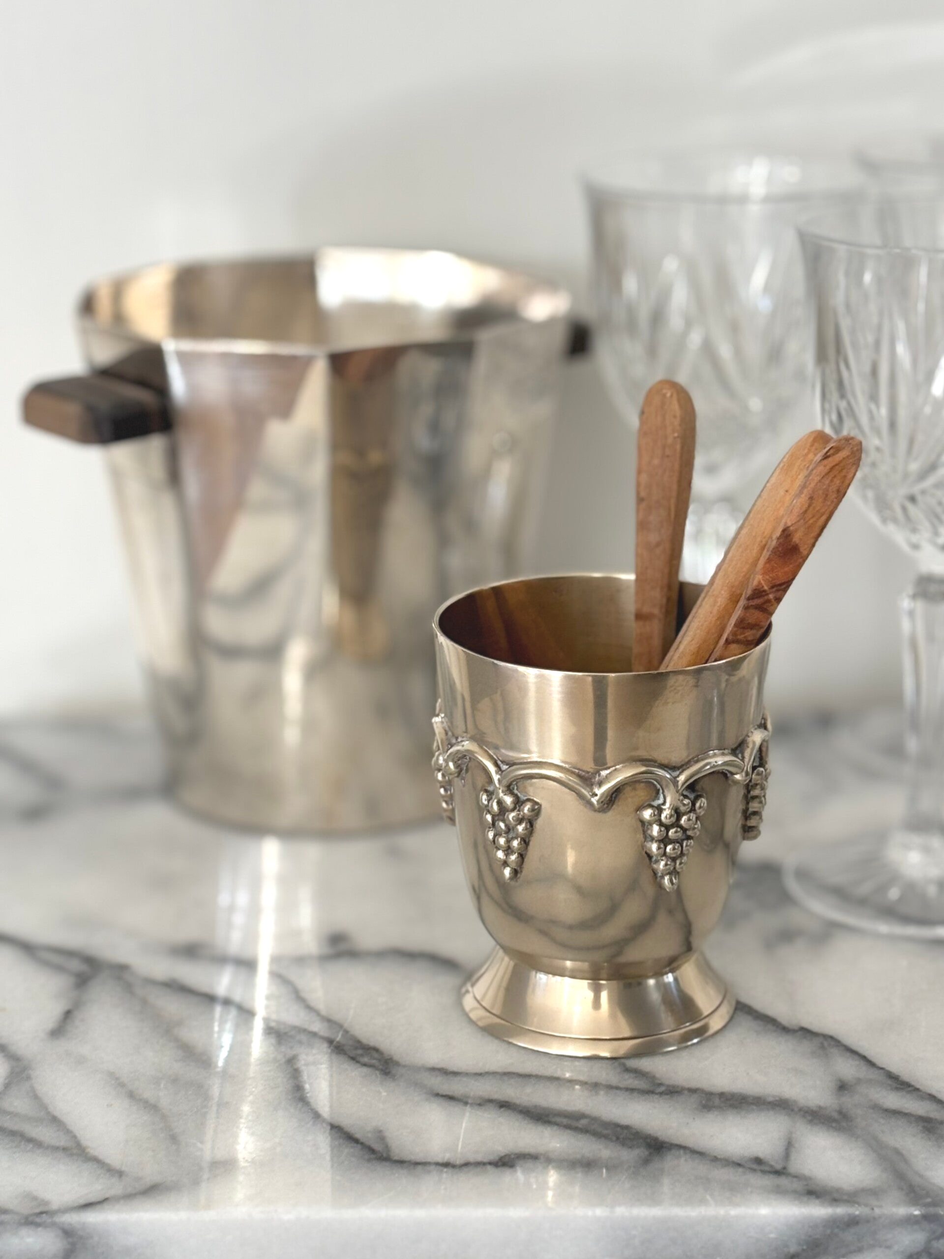 Beker op voet 'druivenrank' - Footed cup 'grapevine'