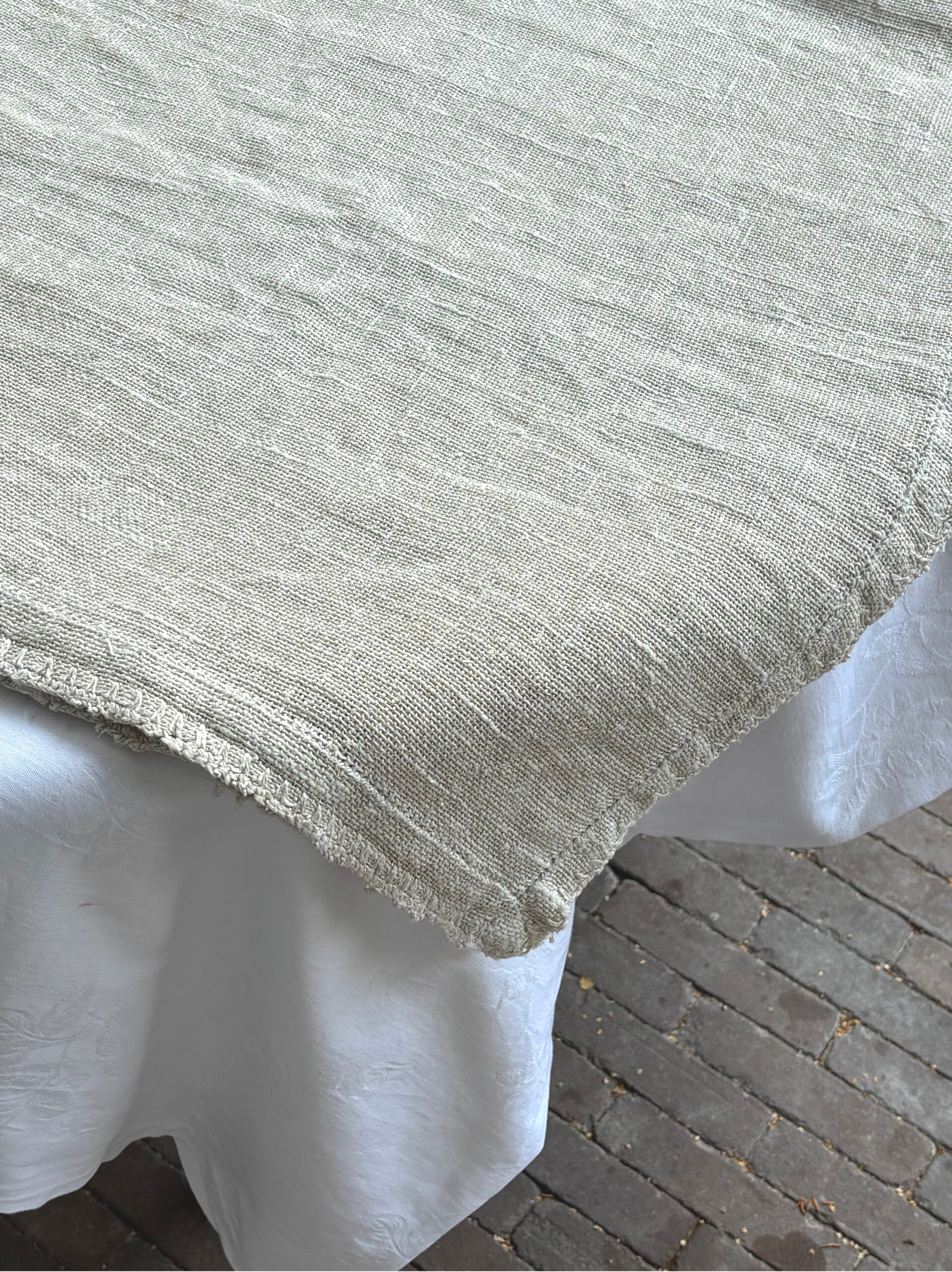 Vintage tafelkleed 120 x 120 - Vintage tablecloth 120 x 120