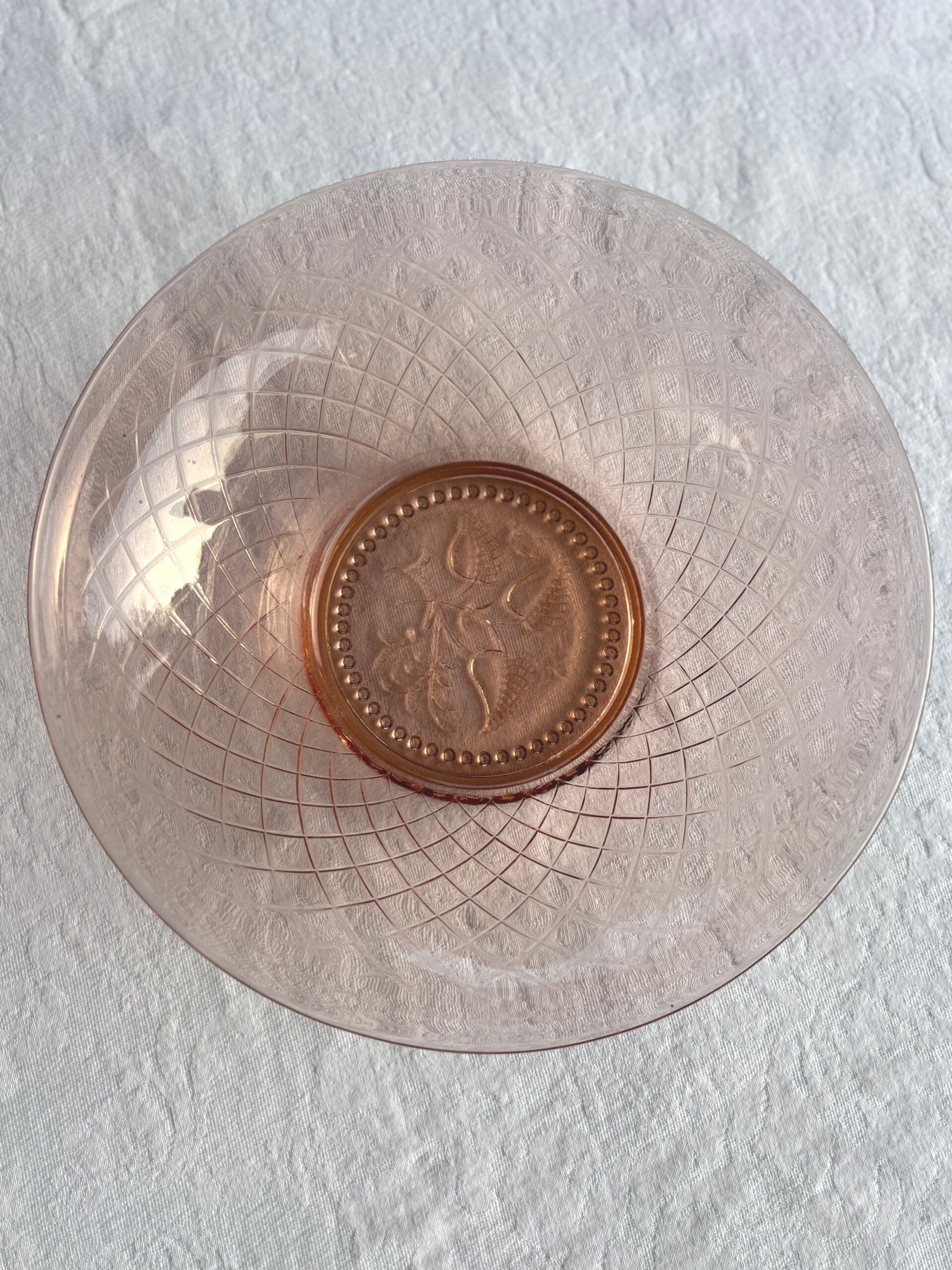 Roze schaal van persglas - Pink pressed glass bowl