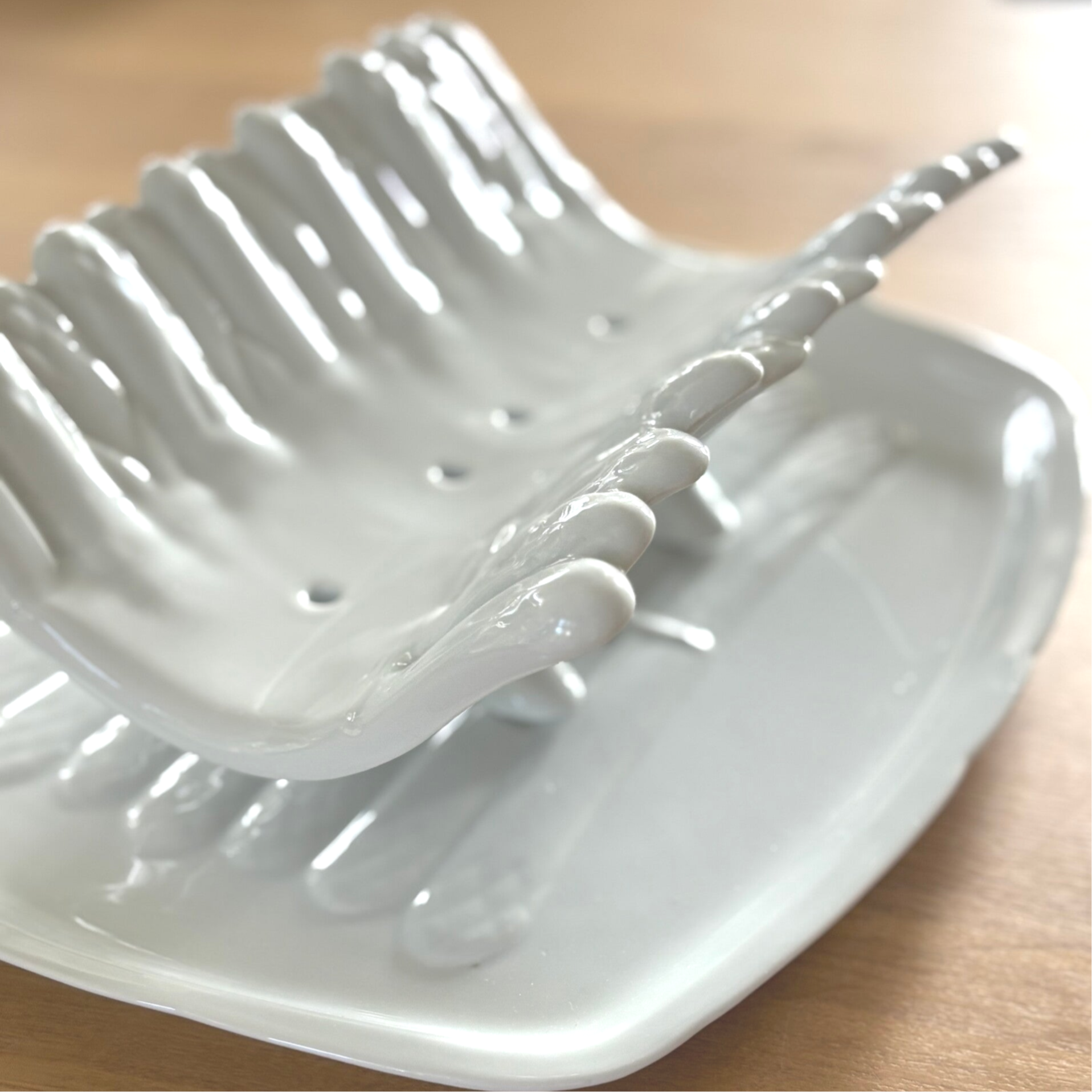 Aspergeschaal met onderbord - Asparagus dish with underplate