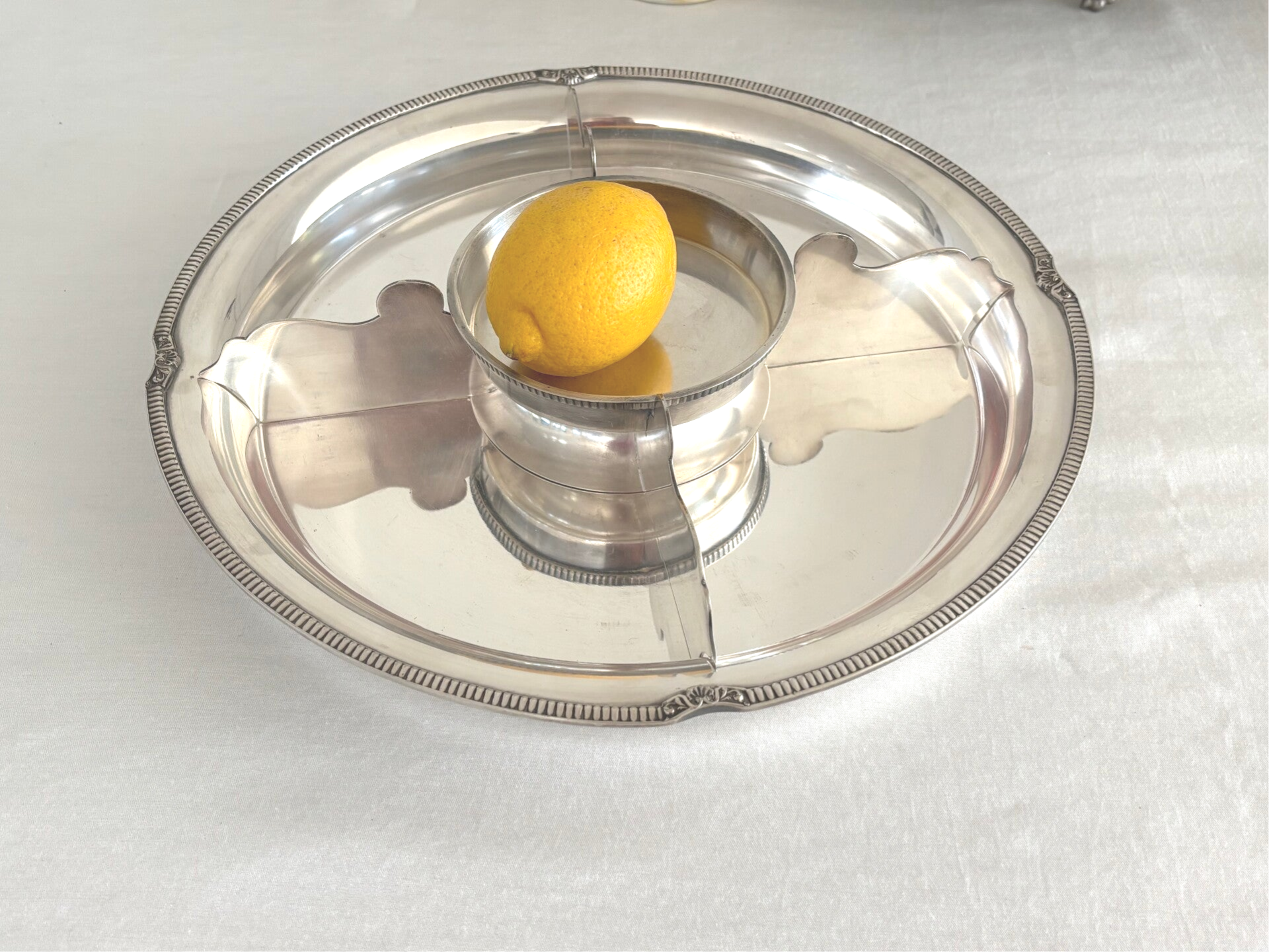 Grote verzilverde schaal Orfèvrerie Wiskemann - Large silver-plated serving dish Orfèvrerie Wiskemann