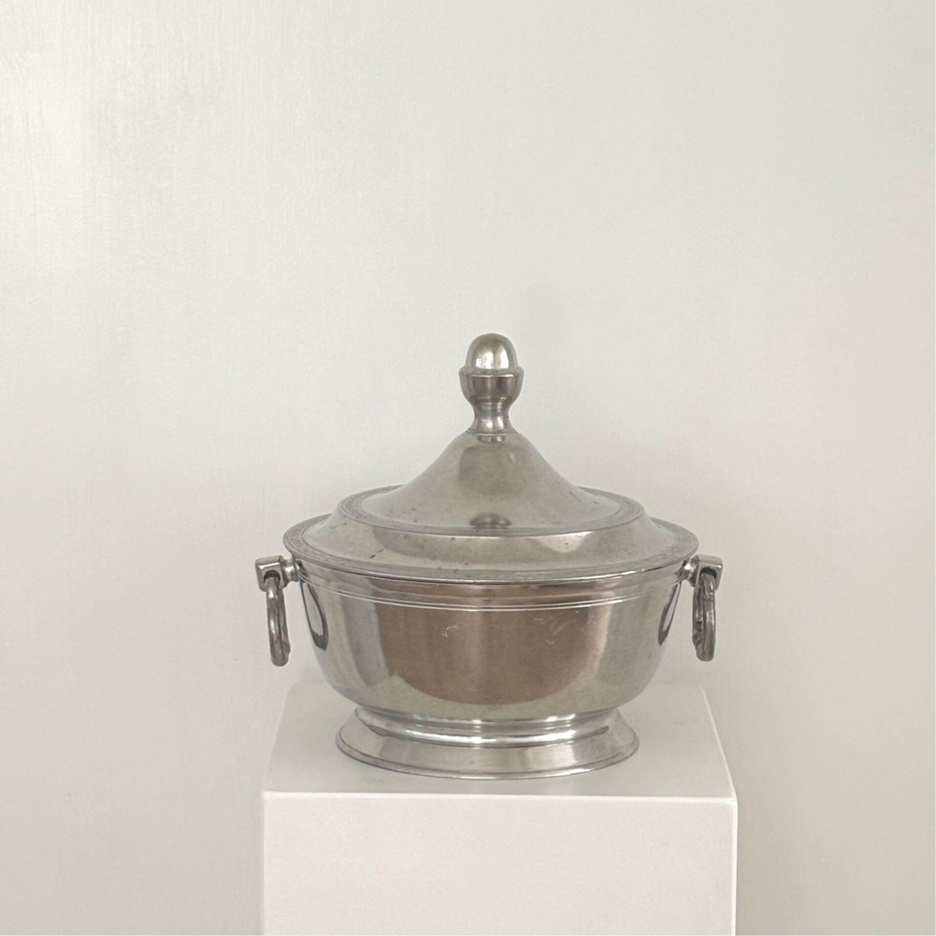 Metalen schaal met deksel - Metal dish with lid