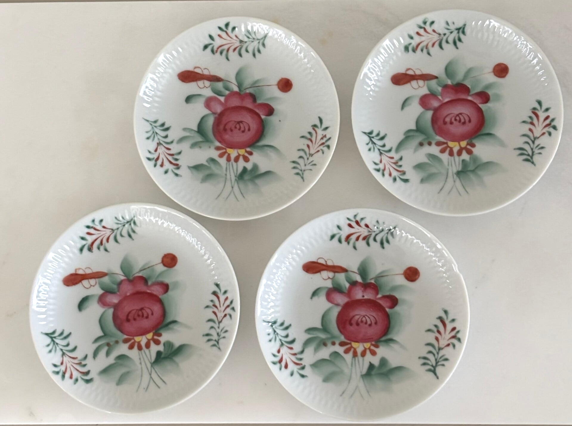 4 Schoteltjes uit het August Warnecke decor ‘Ostfriesland’ - 4 Saucers from the August Warnecke ‘Ostfriesland’