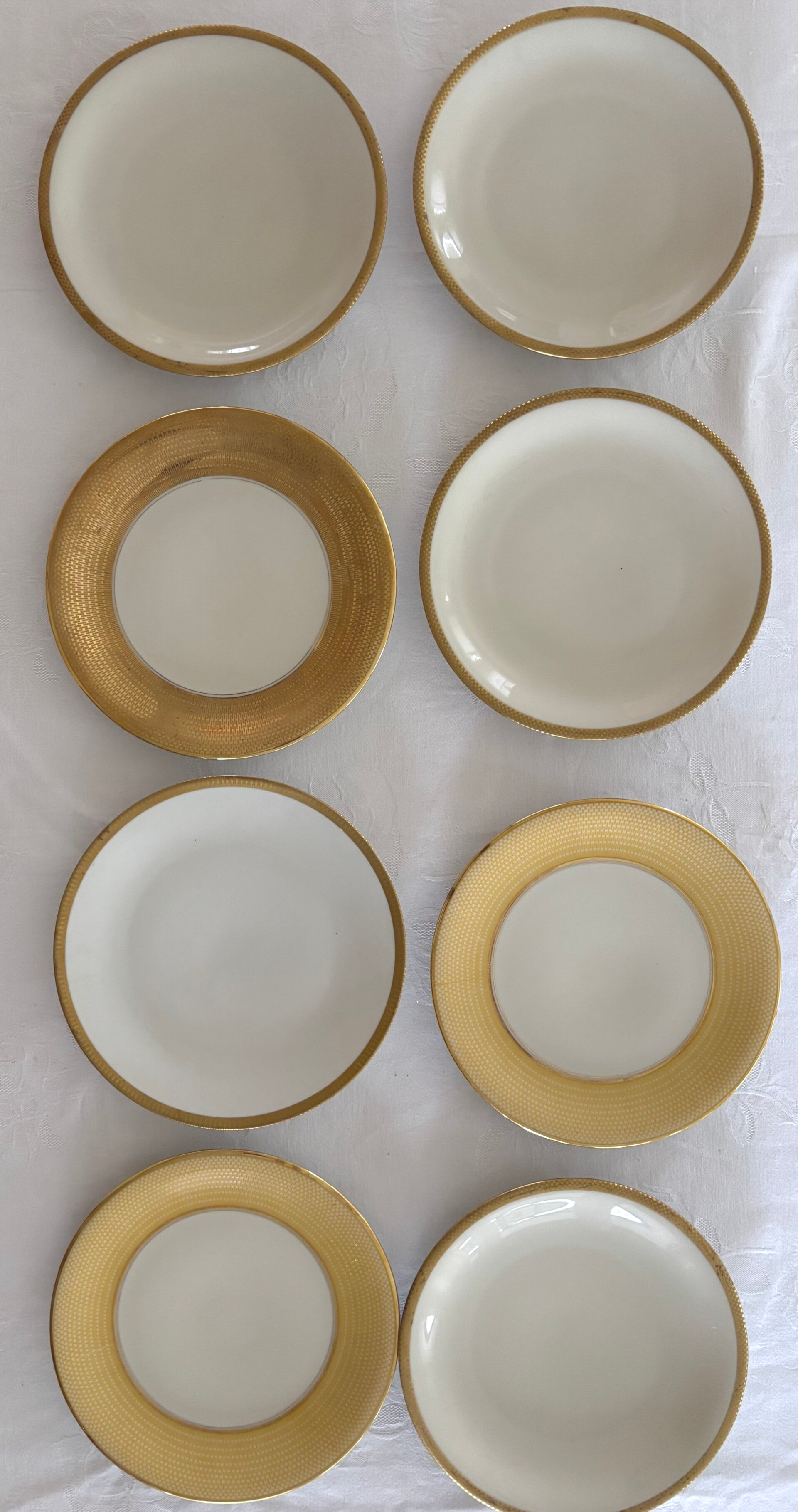 8 Porseleinen borden - 8 Porcelain plates