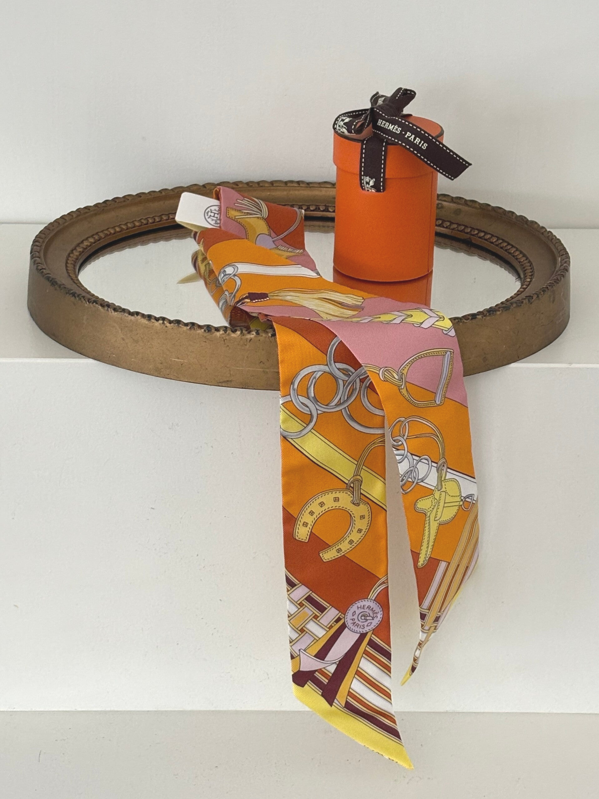 NIEUW elegant zijden Twilly sjaaltje 'Bride et Gris Gris' van Hermès - NEW Elegant silk Twilly scarf 'Bride et Gris Gris' by Hermès