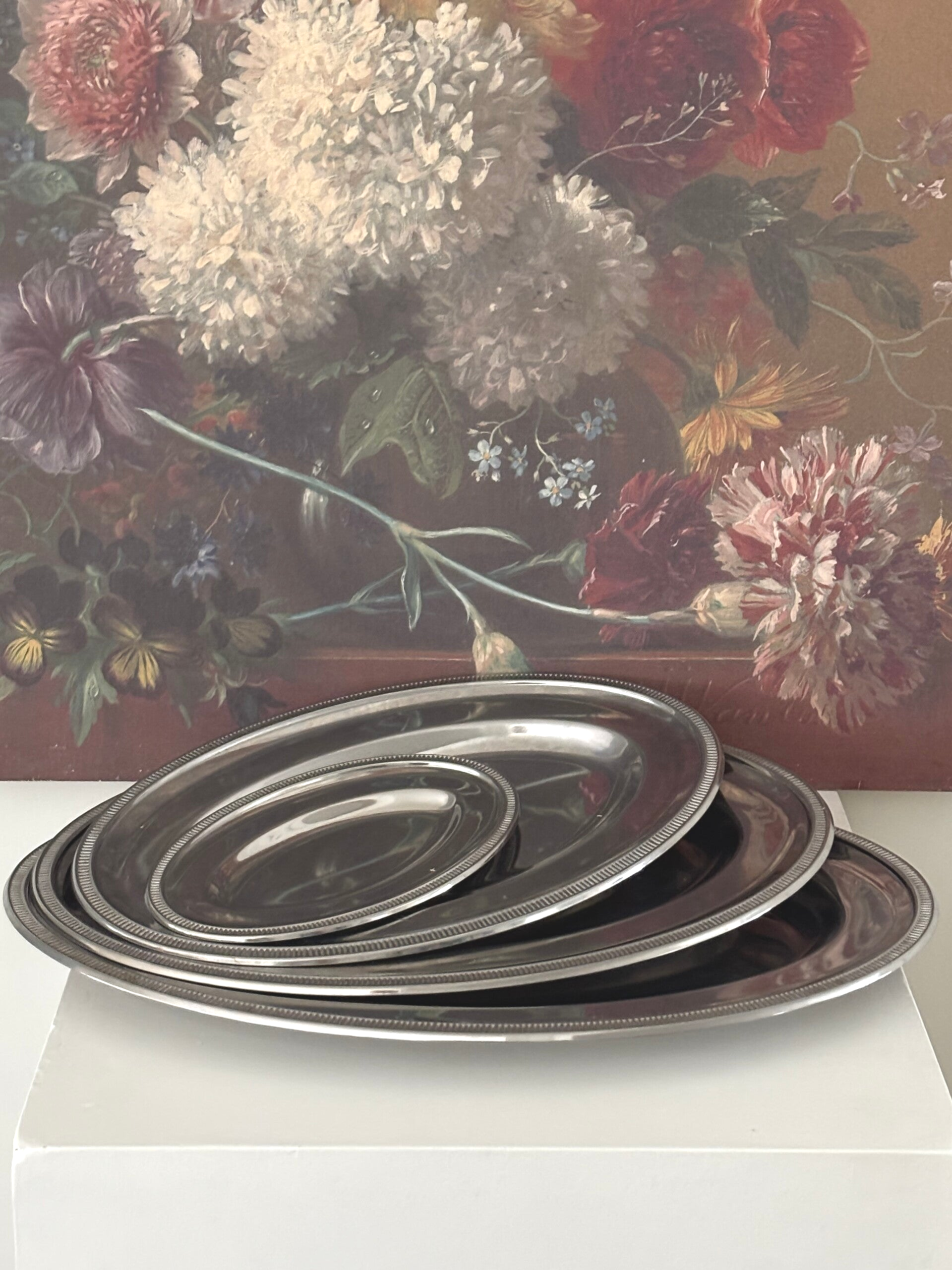 4 Ovale RVS serveerschalen - 4 Oval stainless steel serving dishes