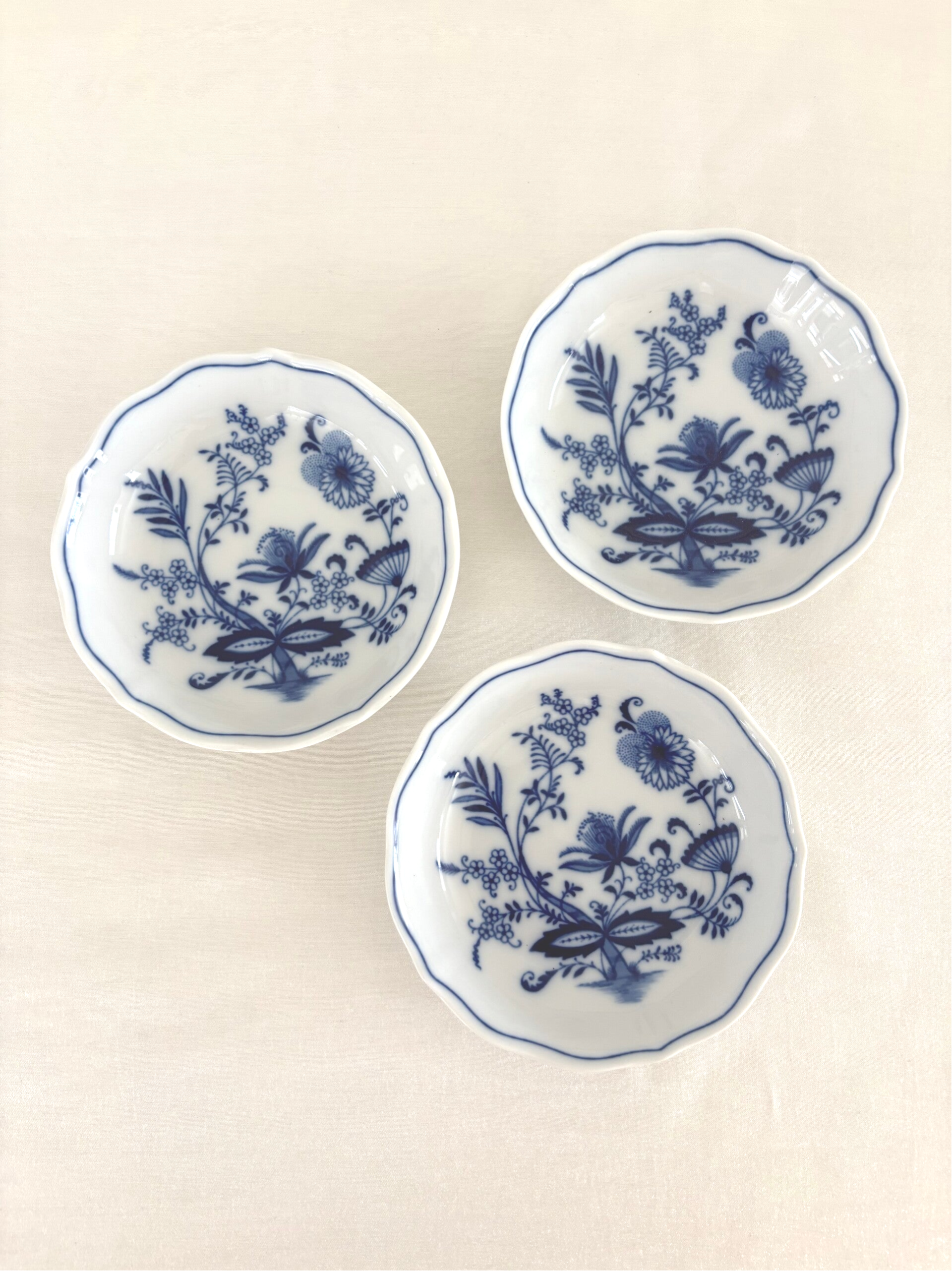 3 Porseleinen compotschaaltjes decor Zwiebelmuster - 3 Porcelain compote bowls Zwiebelmuster pattern