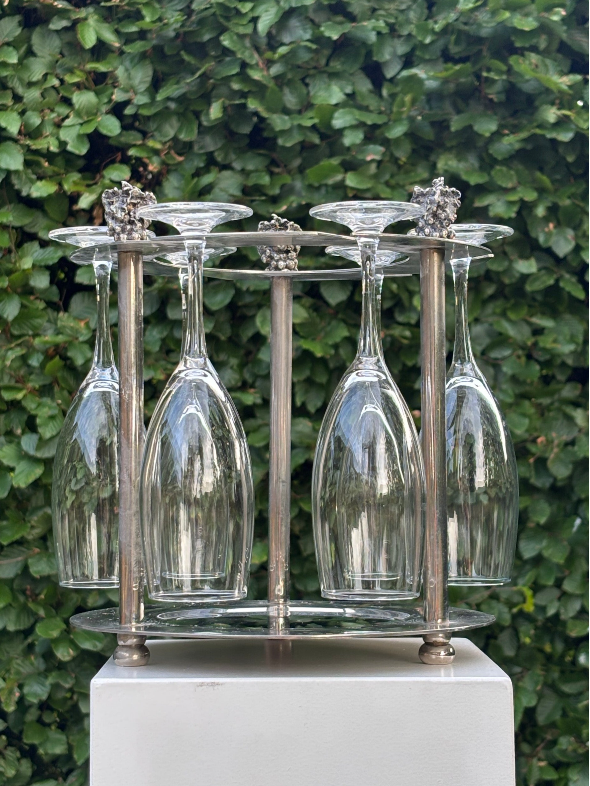 Verzilverde fles- en glazenhouder 'druiventros' - Silver-plated bottle and glass holder 'grape cluster'