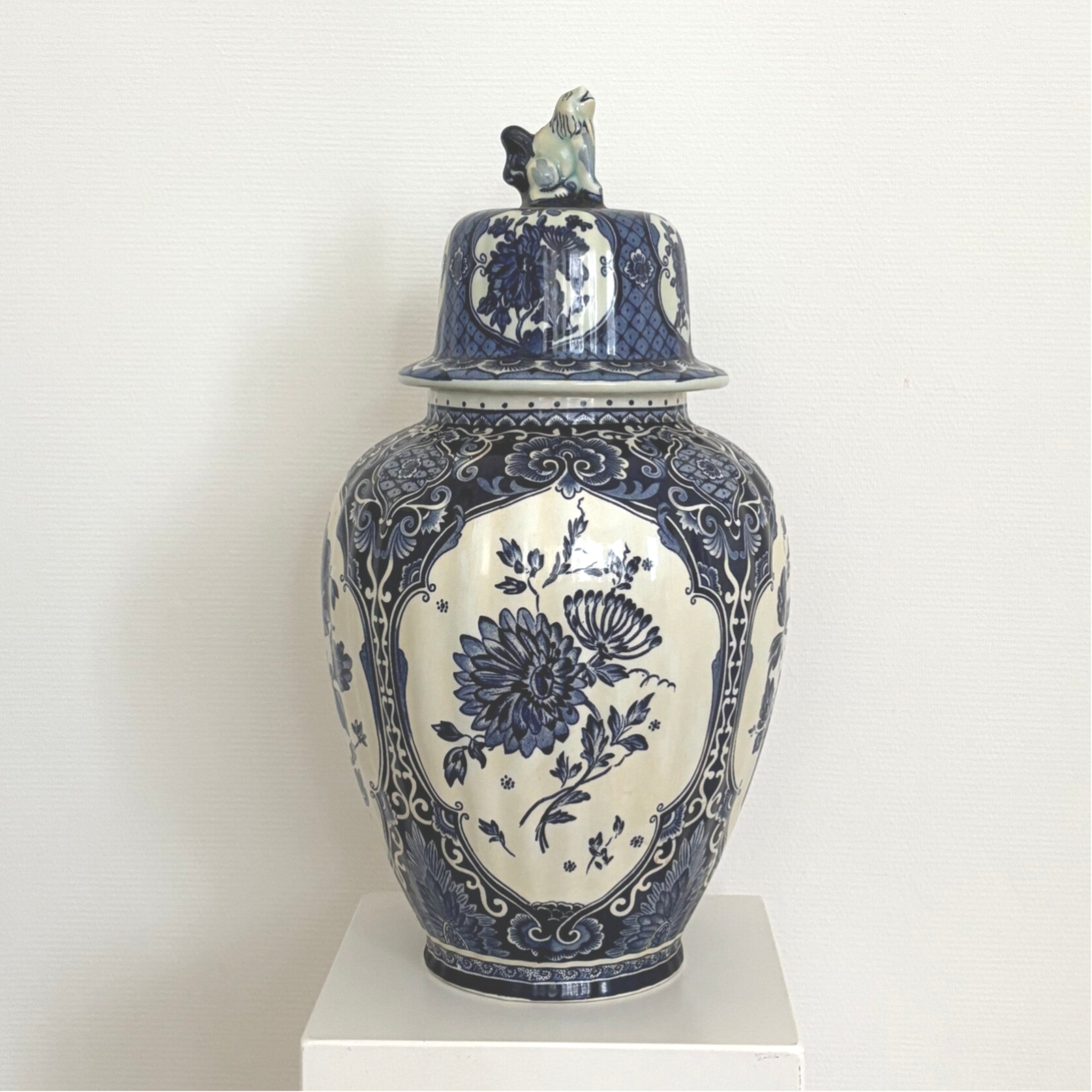 Dekselvaas voor Royal Sphinx door Boch- Lidded vase Royal Sphinx by Boch