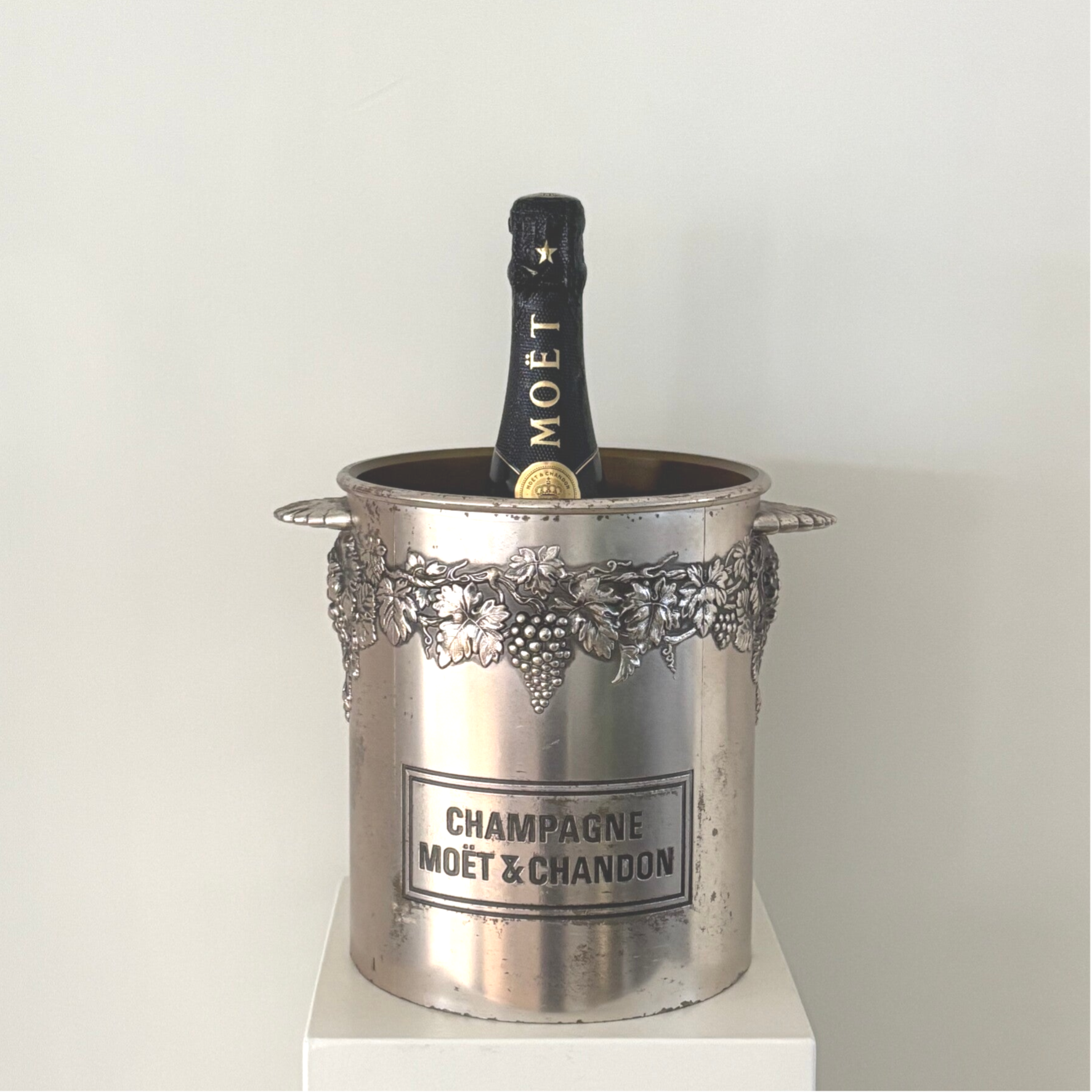 Vintage Moët & Chandon Champagnekoeler met Druivenrank - Vintage Moët & Chandon Champagne cooler with grape vine motif
