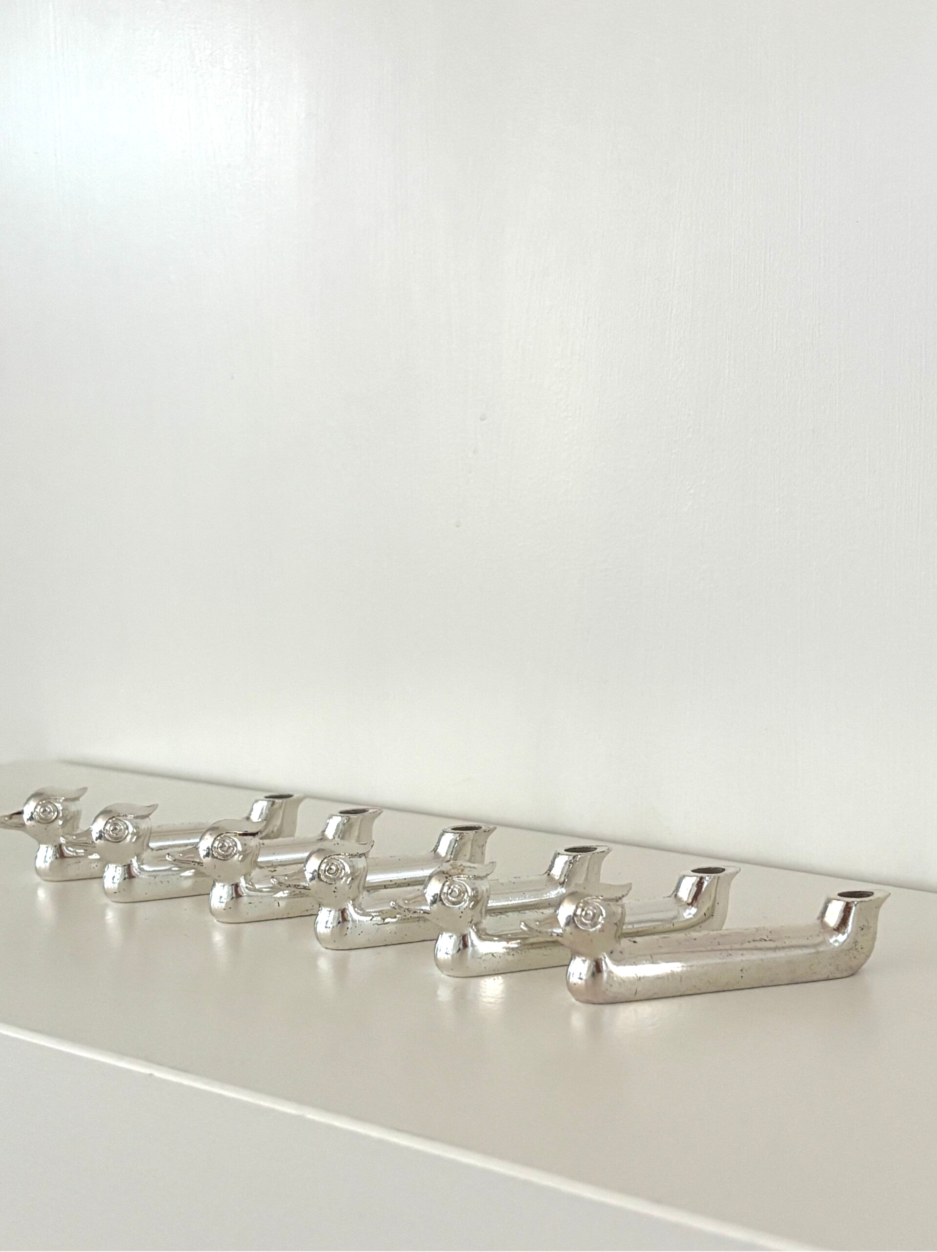 6 Verzilverde messenleggers 'eend' - Set of 6 silver-plated knife rests 'duck'