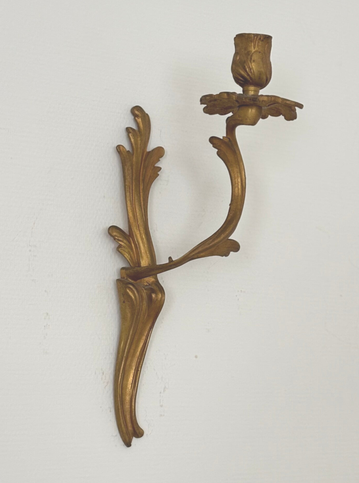 Franse wandkandelaar met sierlijke details - French wall sconce with elegant details