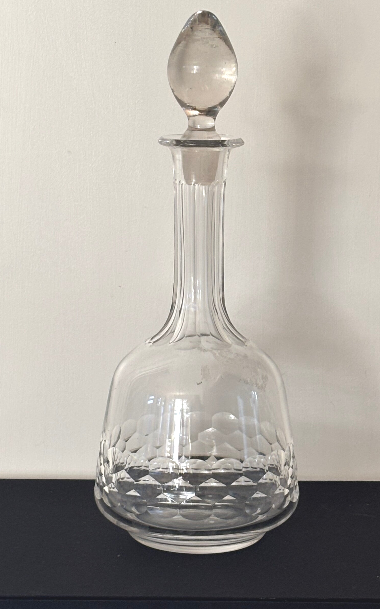 Elegante karaf met prachtig geslepen decor - Elegant carafe with beautifully cut detailing