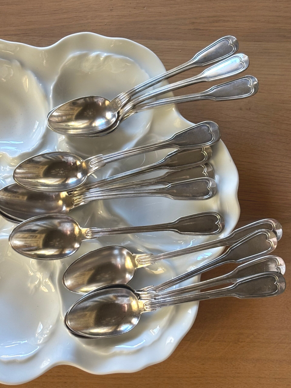 Klassieke set van 12 verzilverde lepels - Classic set of 12 silver-plated spoons
