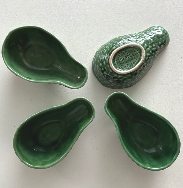 4 Portugese avocadoschaaltjes - 4 Portuguese ceramic avocado dishes