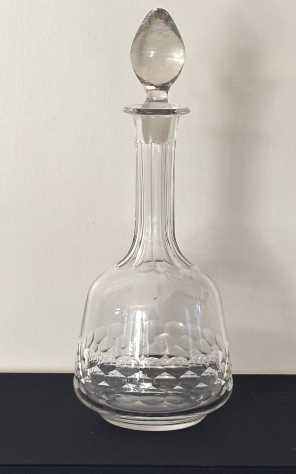 Elegante karaf met prachtig geslepen decor - Elegant carafe with beautifully cut detailing