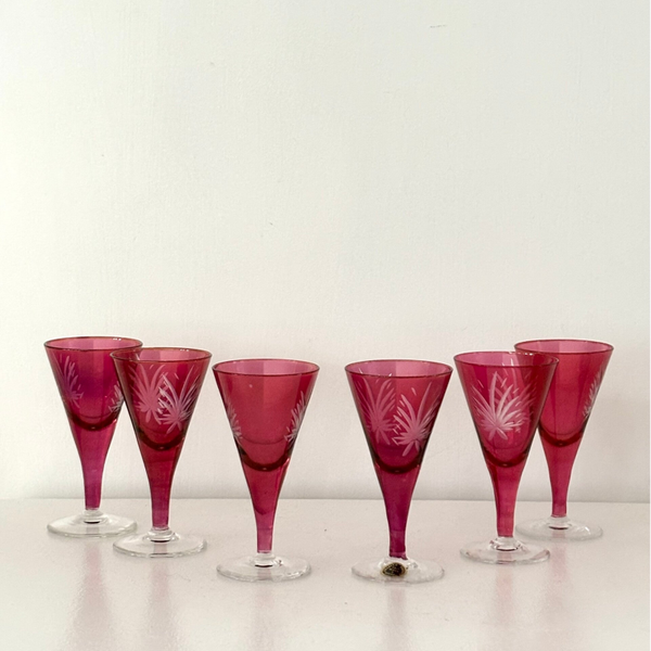 Set van 6 antieke robijnrode kristallen likeurglazen - Set of 6 antique ruby red crystal liqueur glasses