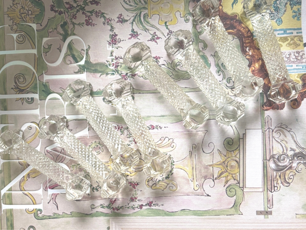 8 Oude kristallen messenleggers - 8 Antique crystal knife rests
