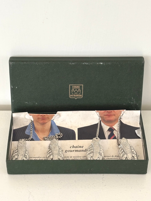 2 Verzilverde kreeftenslab houders - 2 Silver-plated lobster bib holders