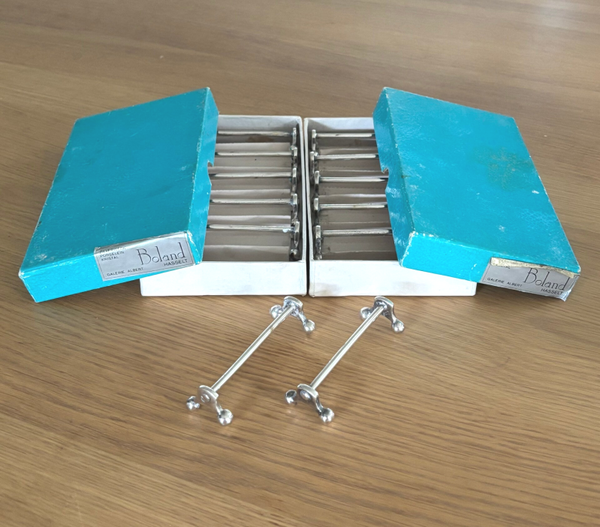 Set van 12 klassieke verzilverde messenleggers - Set of 12 classic silver-plated knife rests