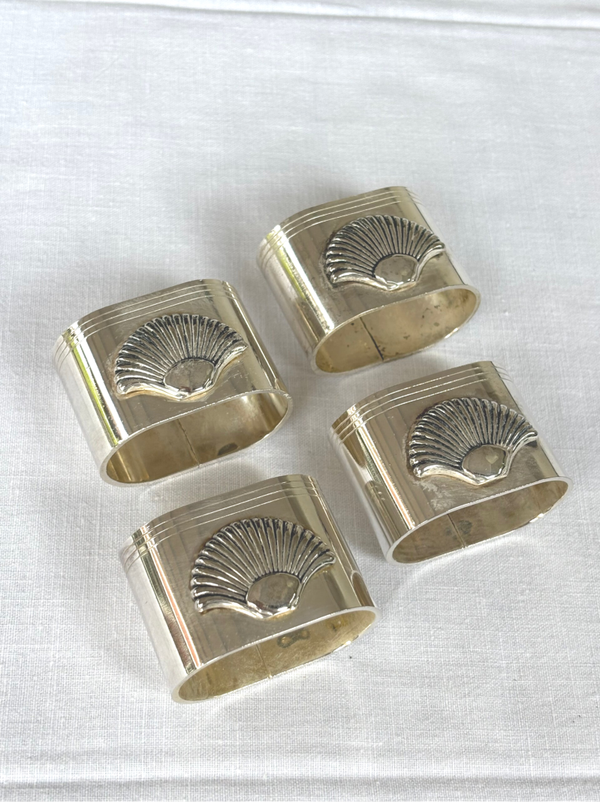 4 Verzilverde servetringen 'Schelp' - 4 Silver-plated napkin rings 'Shell'