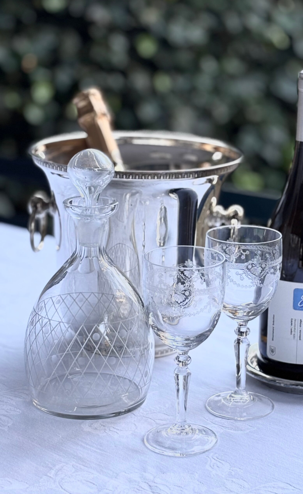 Karaf met ruitvormig geslepen motief - Decanter with diamond-cut pattern