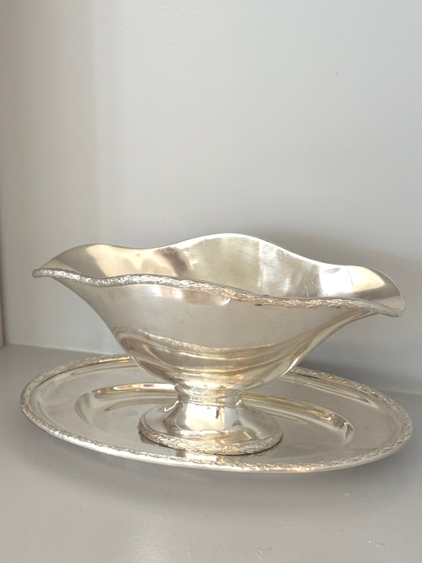 Ovale verzilverde sauskom - Oval silver-plated gravy boat