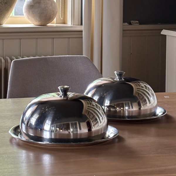 RVS cloche met bijpassende onderschaal - Stainless steel cloche with matching serving tray