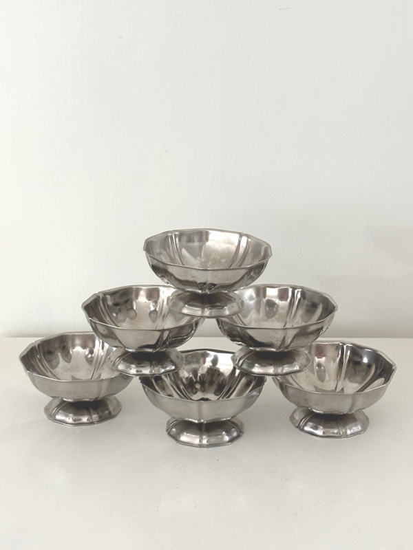 6 Dessertschaaltjes op voetje - 6 Dessert bowls on a pedestal